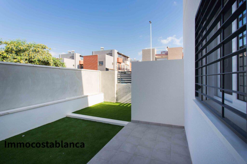 Terraced house in Torrevieja, 165,000 €, photo 1, listing 420016