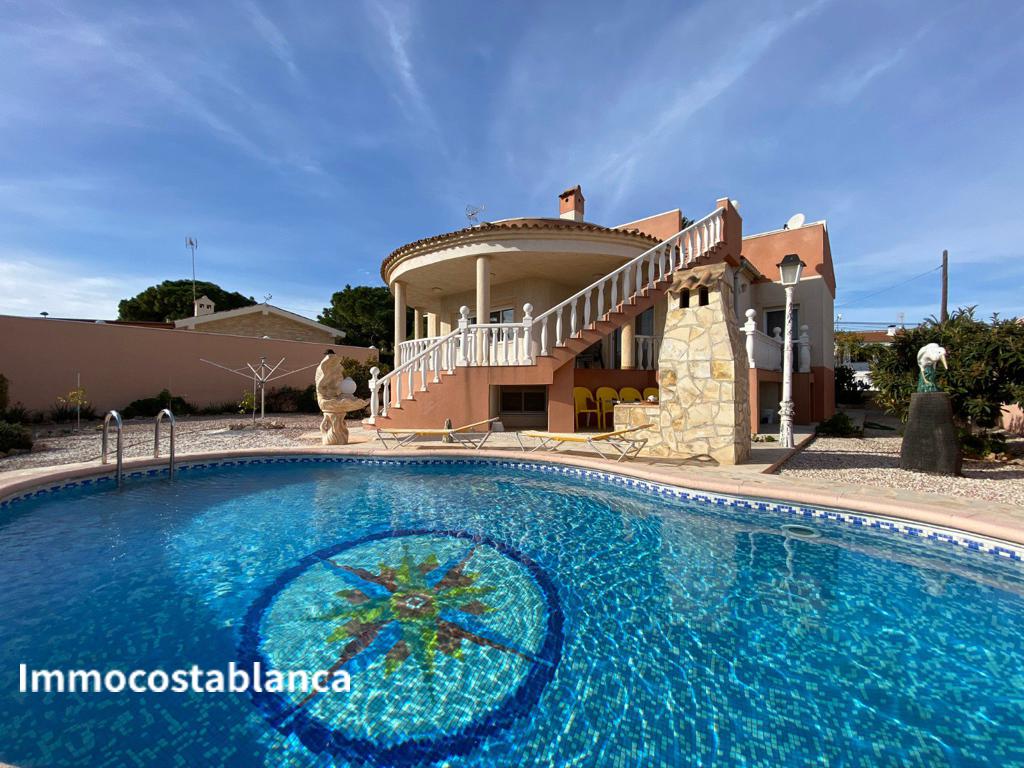 Villa in Los Balcones, 220 m², 330,000 €, photo 1, listing 33817528
