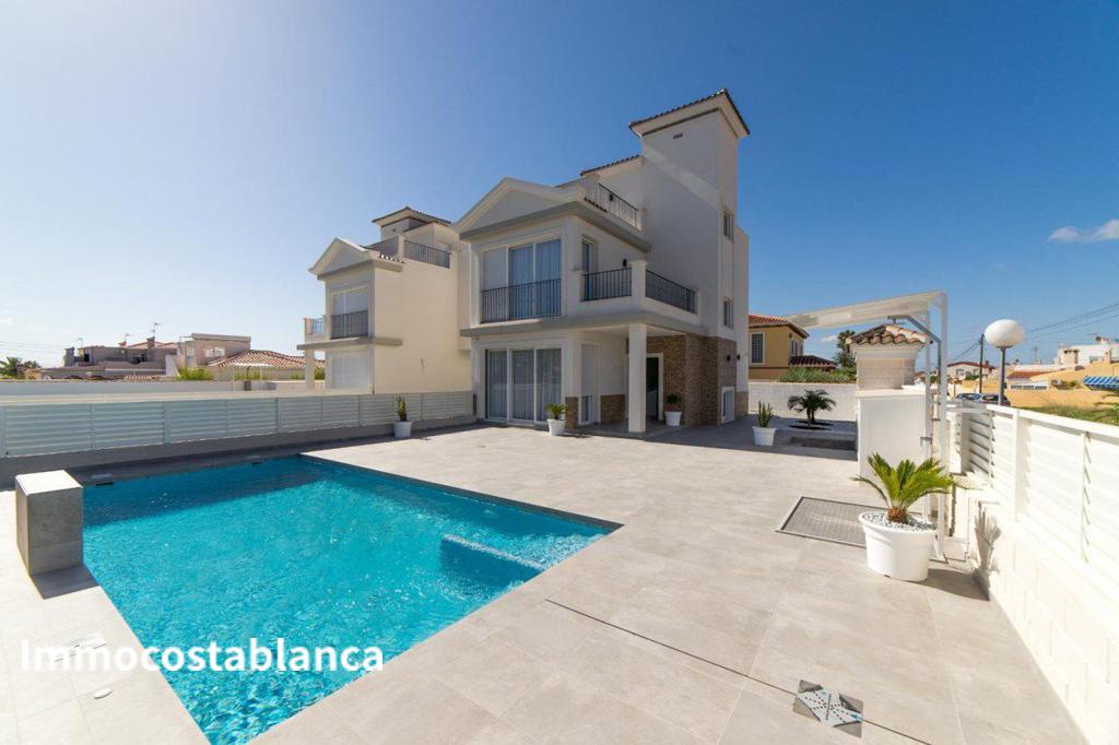 Villa in Torrevieja, 173 m², 599,000 €, photo 4, listing 74414496