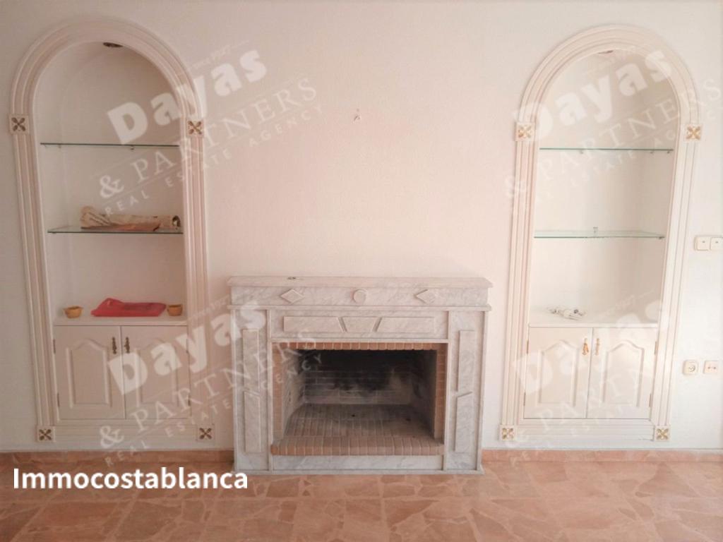 Apartment in Torrevieja, 300 m², 300,000 €, photo 1, listing 35130496