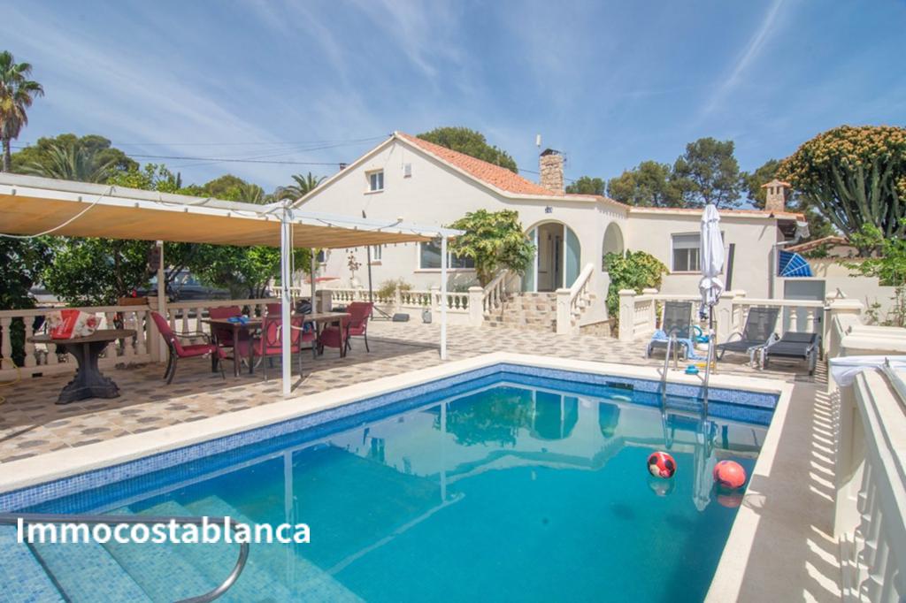 Villa in La Nucia, 215 m², 370,000 €, photo 1, listing 16554656