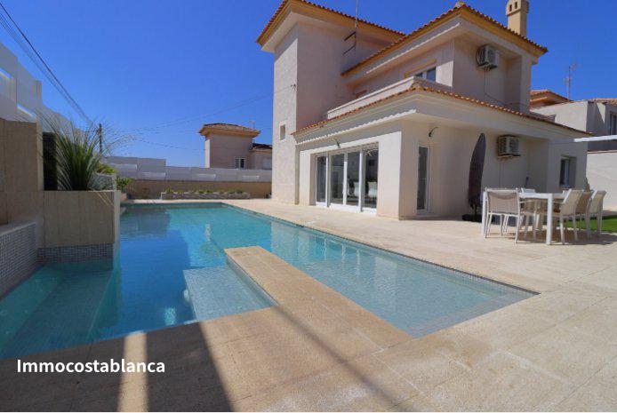 Villa in Torrevieja, 175 m², 459,000 €, photo 1, listing 52051928