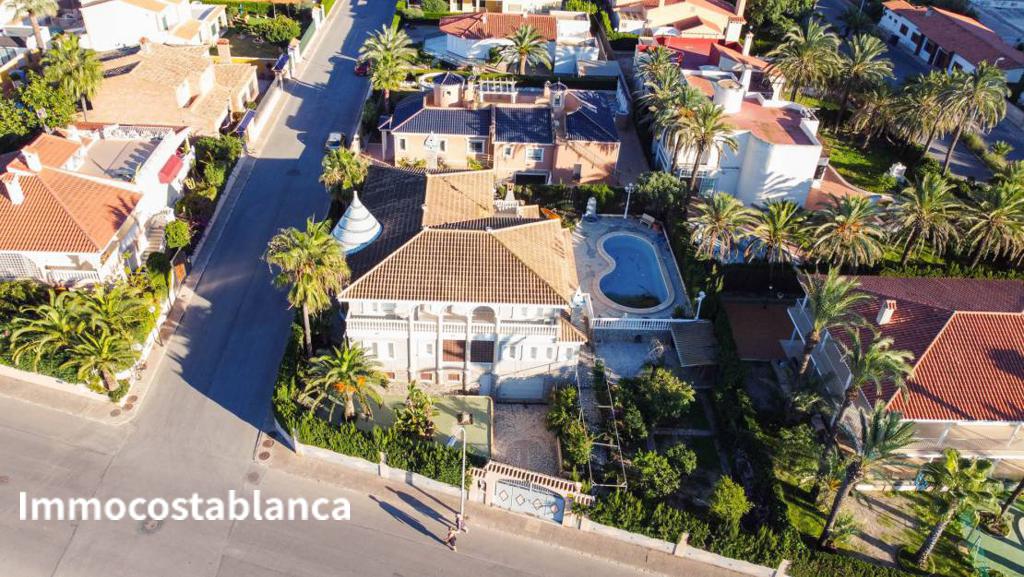 Villa in Torrevieja, 657 m², 690,000 €, photo 1, listing 3178576