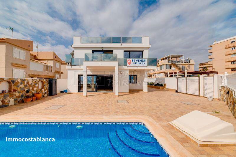 Villa in Torrevieja, 210 m², 990,000 €, photo 1, listing 39745136