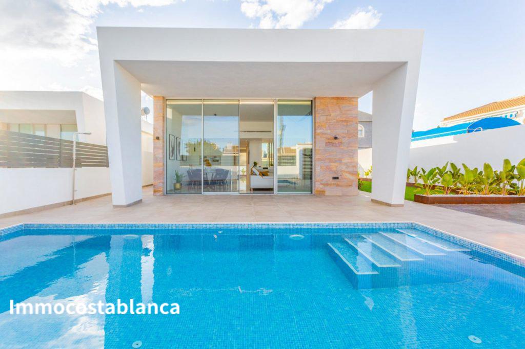 4 room villa in Torrevieja, 132 m², 489,000 €, photo 1, listing 31115456