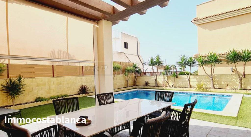 Villa in Torrevieja, 211 m², 595,000 €, photo 4, listing 52773776