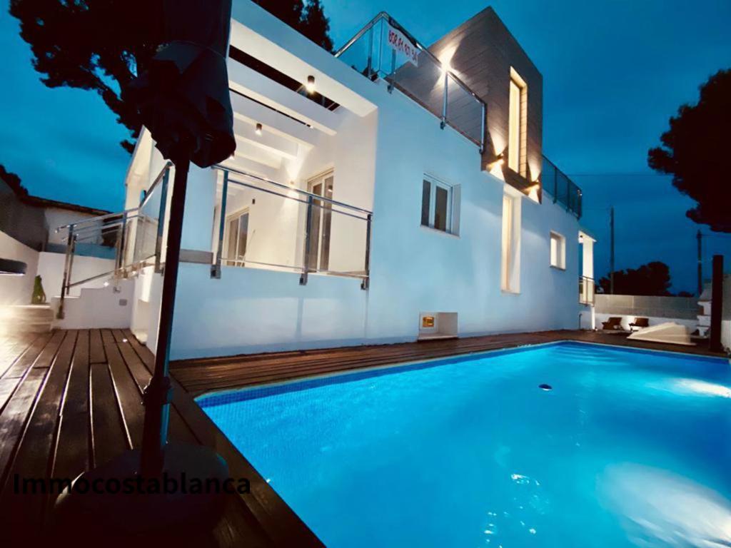 Villa in La Nucia, 320 m², 620,000 €, photo 1, listing 67304896