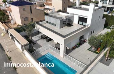 Villa in La Zenia, 313 m²