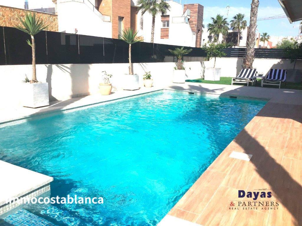 Detached house in Torrevieja, 225 m², 649,000 €, photo 9, listing 24904096