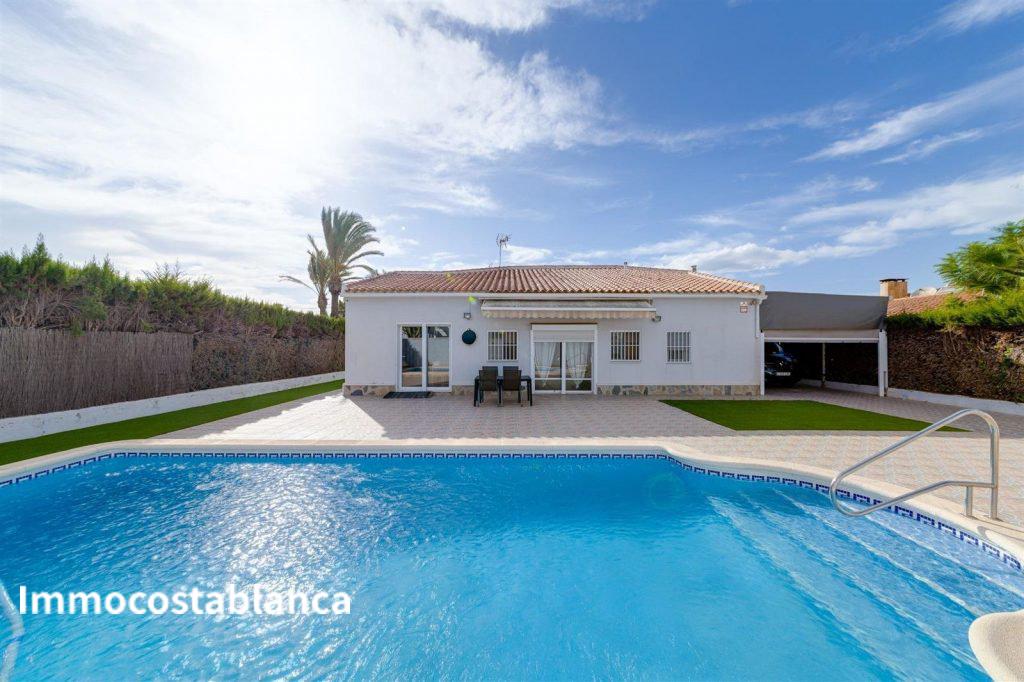 4 room detached house in Torrevieja, 120 m², 400,000 €, photo 2, listing 62306656