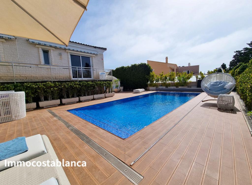 Townhome in Torre La Mata, 380 m², 1,300,000 €, photo 2, listing 42407456