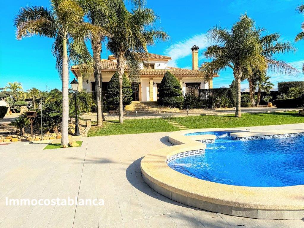 Villa in Orihuela, 350 m², 850,000 €, photo 1, listing 36101856