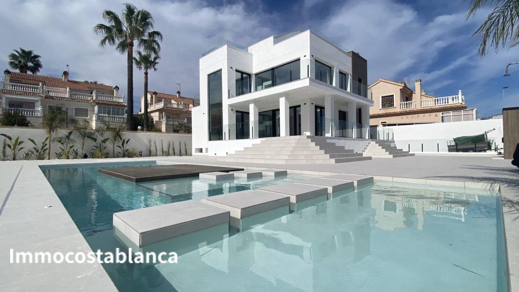 5 room villa in Torrevieja, 572 m², 1,595,000 €, photo 1, listing 33099376