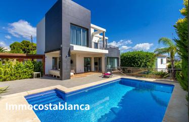 Detached house in Calpe, 315 m²