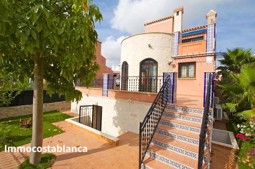 7 room villa in San Miguel de Salinas, 208 m², 285,000 €, photo 1, listing 28074168