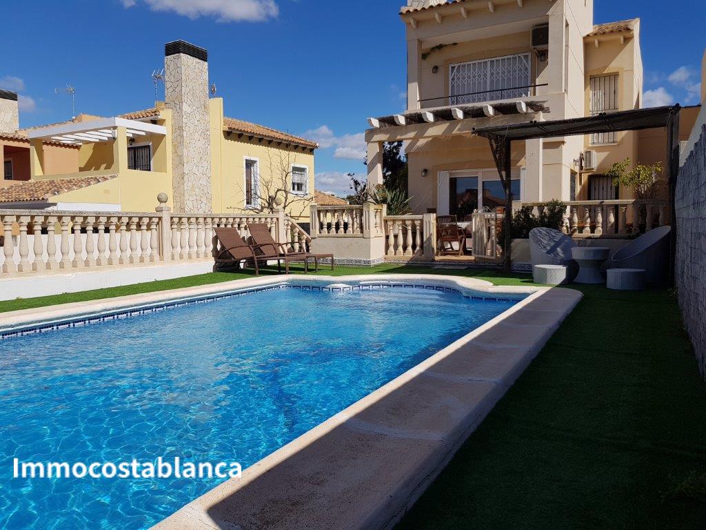 Villa in Torrevieja, 157 m², 299,000 €, photo 1, listing 22014248