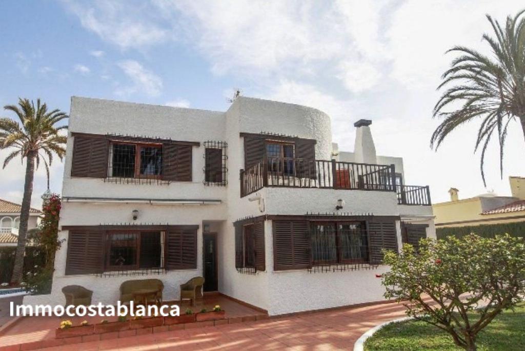 Villa in Torrevieja, 306 m², 590,000 €, photo 1, listing 44327048