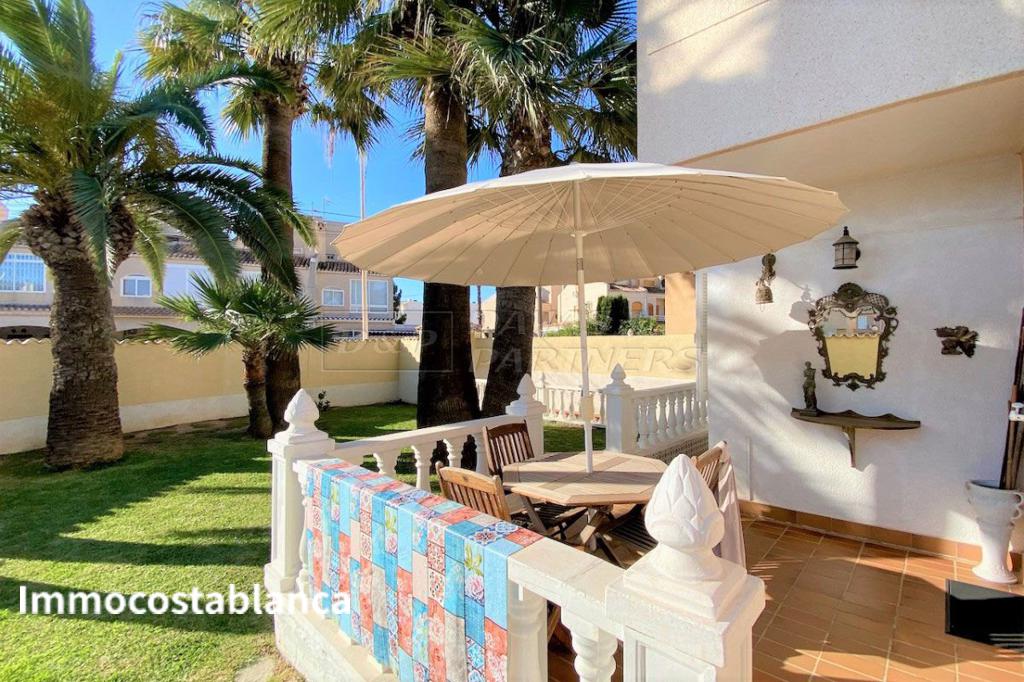 Townhome in Torrevieja, 122 m², 295,000 €, photo 1, listing 52975456