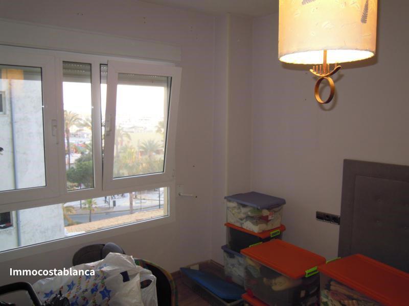 4 room apartment in Torrevieja, 220,000 €, photo 2, listing 519688