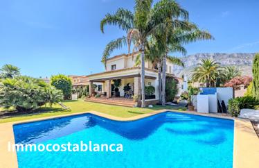 Detached house in Denia, 470 m²
