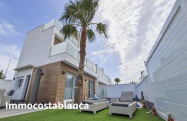 Villa in Pilar de la Horadada, 211 m²