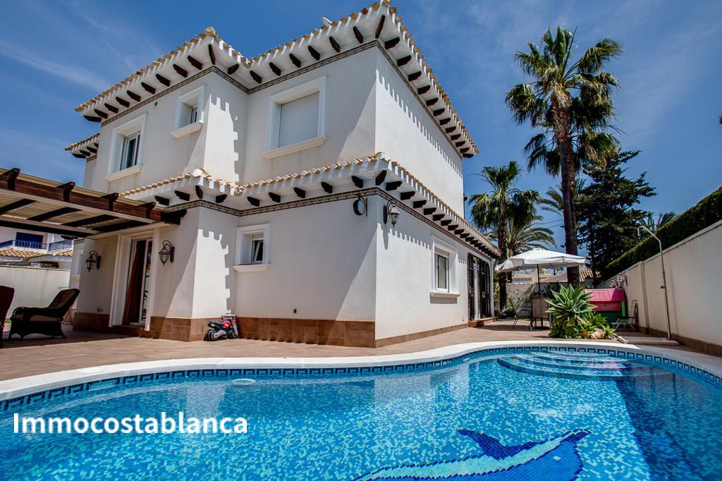 Villa in Cabo Roig, 201 m², 700,000 €, photo 1, listing 72787128