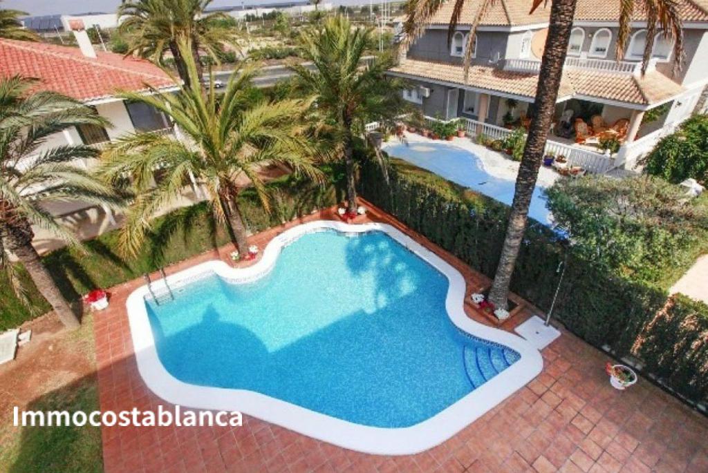 Villa in Torrevieja, 306 m², 590,000 €, photo 3, listing 44327048