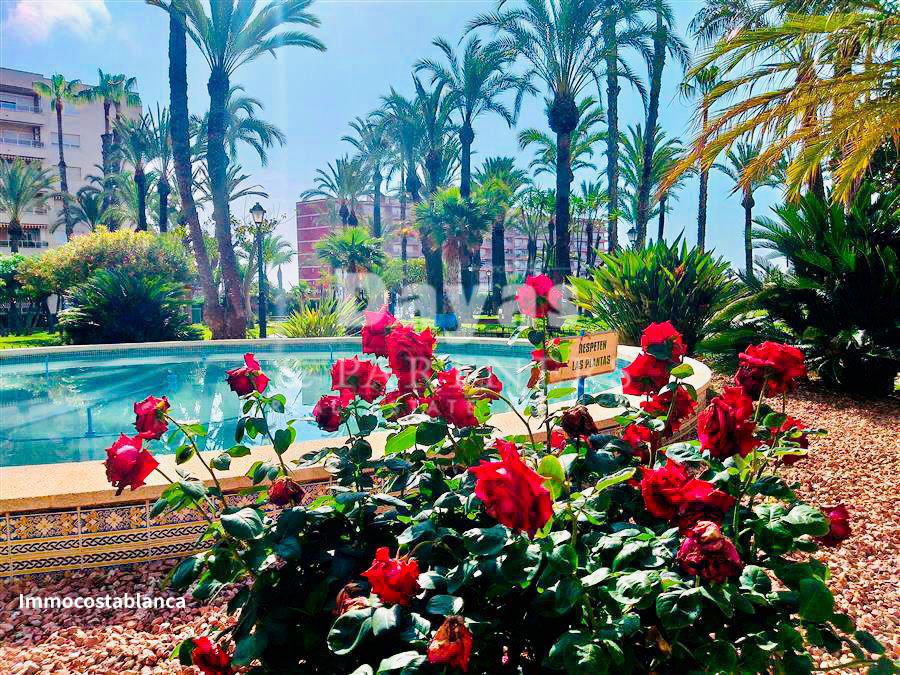 Apartment in Torrevieja, 219 m², 370,000 €, photo 2, listing 2040976