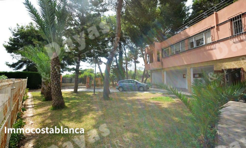 Villa in Torrevieja, 671 m², 690,000 €, photo 1, listing 9324896