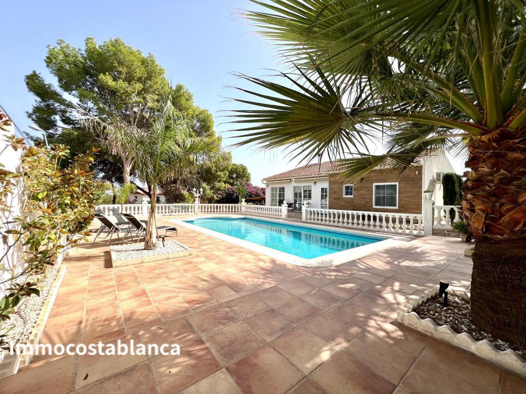 Villa in Torrevieja, 128 m², 530,000 €, photo 1, listing 40231456