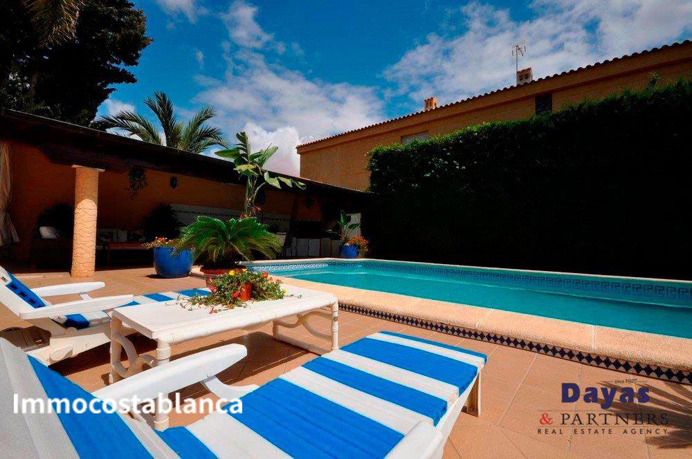 Villa in Torrevieja, 408 m², 740,000 €, photo 1, listing 4893616