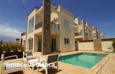 4 room villa in Torrevieja, 238 m²