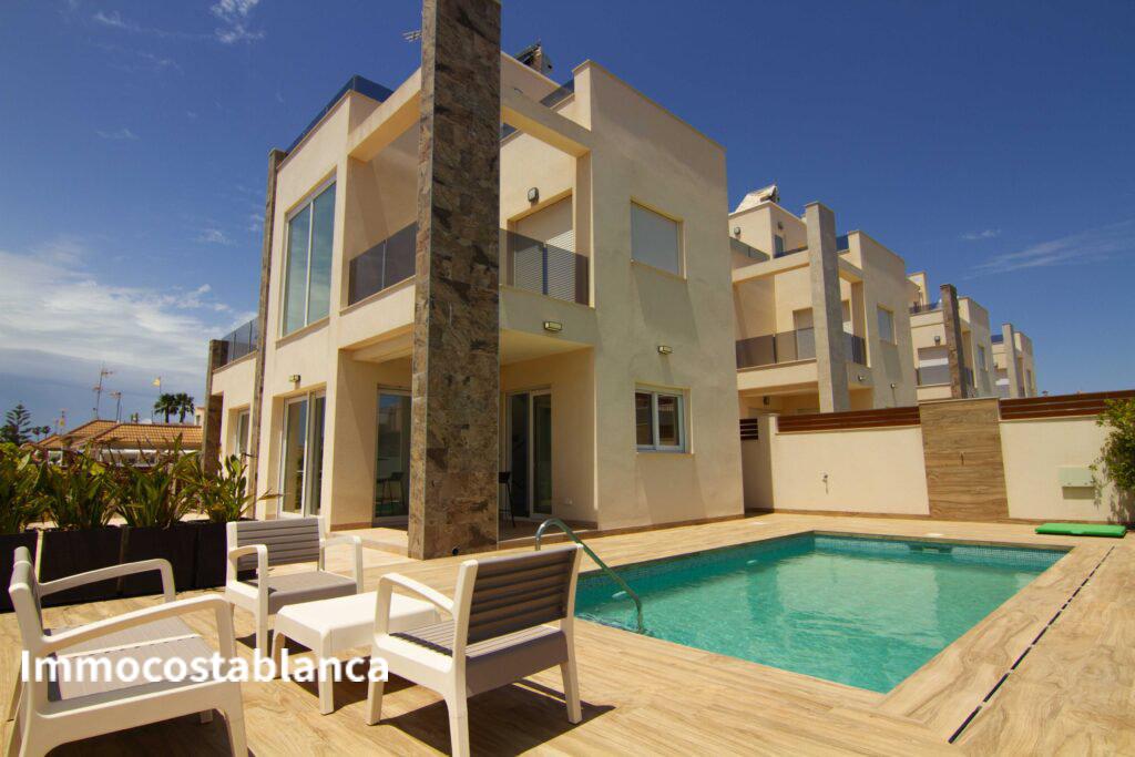 4 room villa in Torrevieja, 238 m², 590,000 €, photo 1, listing 50724016