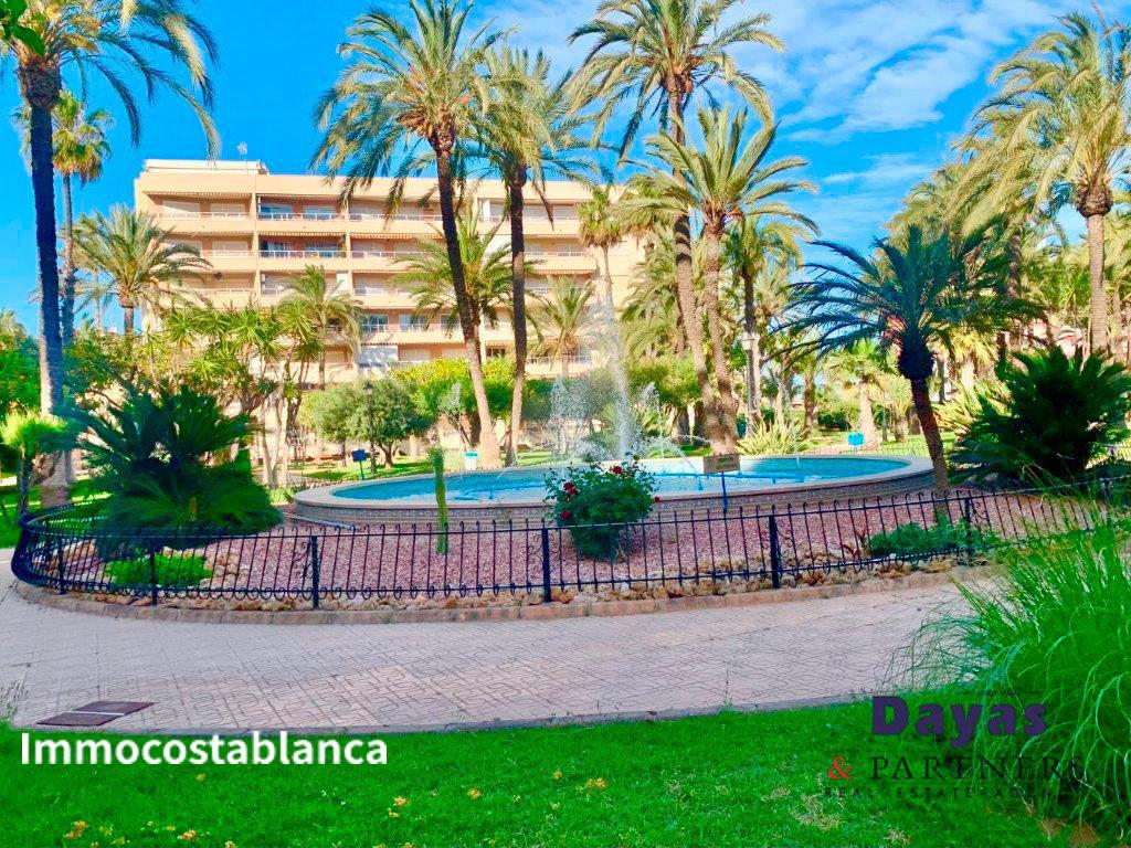 Apartment in Torrevieja, 219 m², 370,000 €, photo 1, listing 2040976