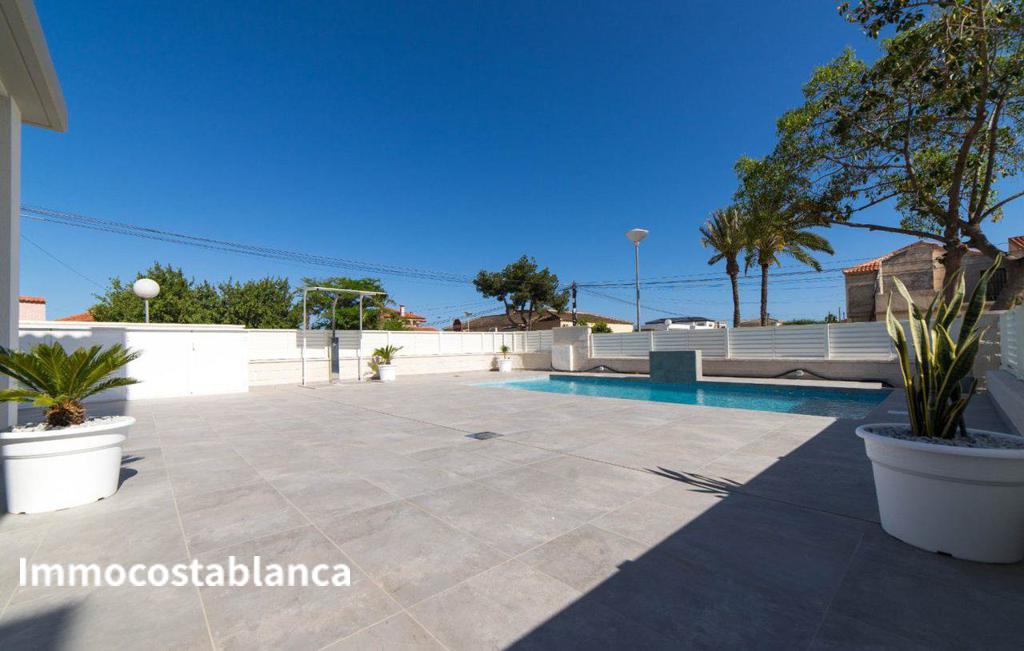 Villa in Torrevieja, 173 m², 599,000 €, photo 9, listing 74414496