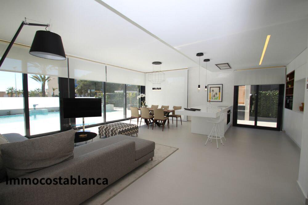5 room villa in San Miguel de Salinas, 197 m², 875,000 €, photo 1, listing 15364016