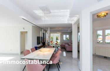 Detached house in Denia, 272 m²