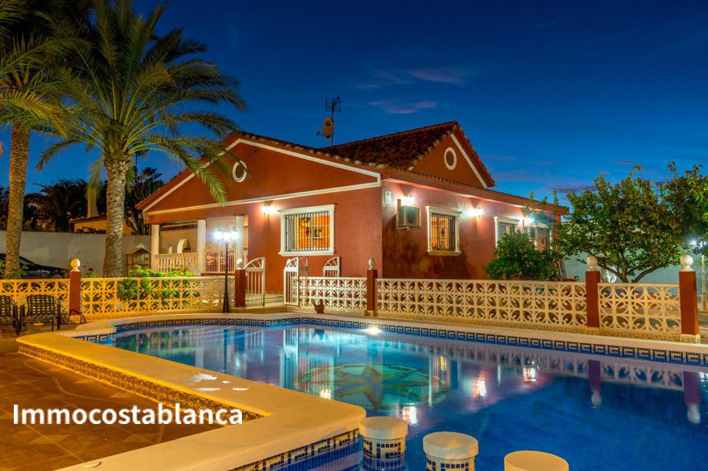 Villa in Torrevieja, 200 m², 428,000 €, photo 2, listing 9997528